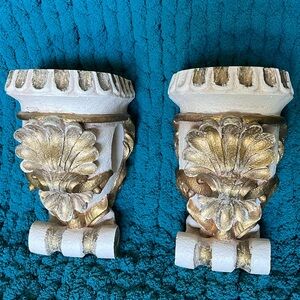 VINTAGE CUTE CURTAIN CORBELS